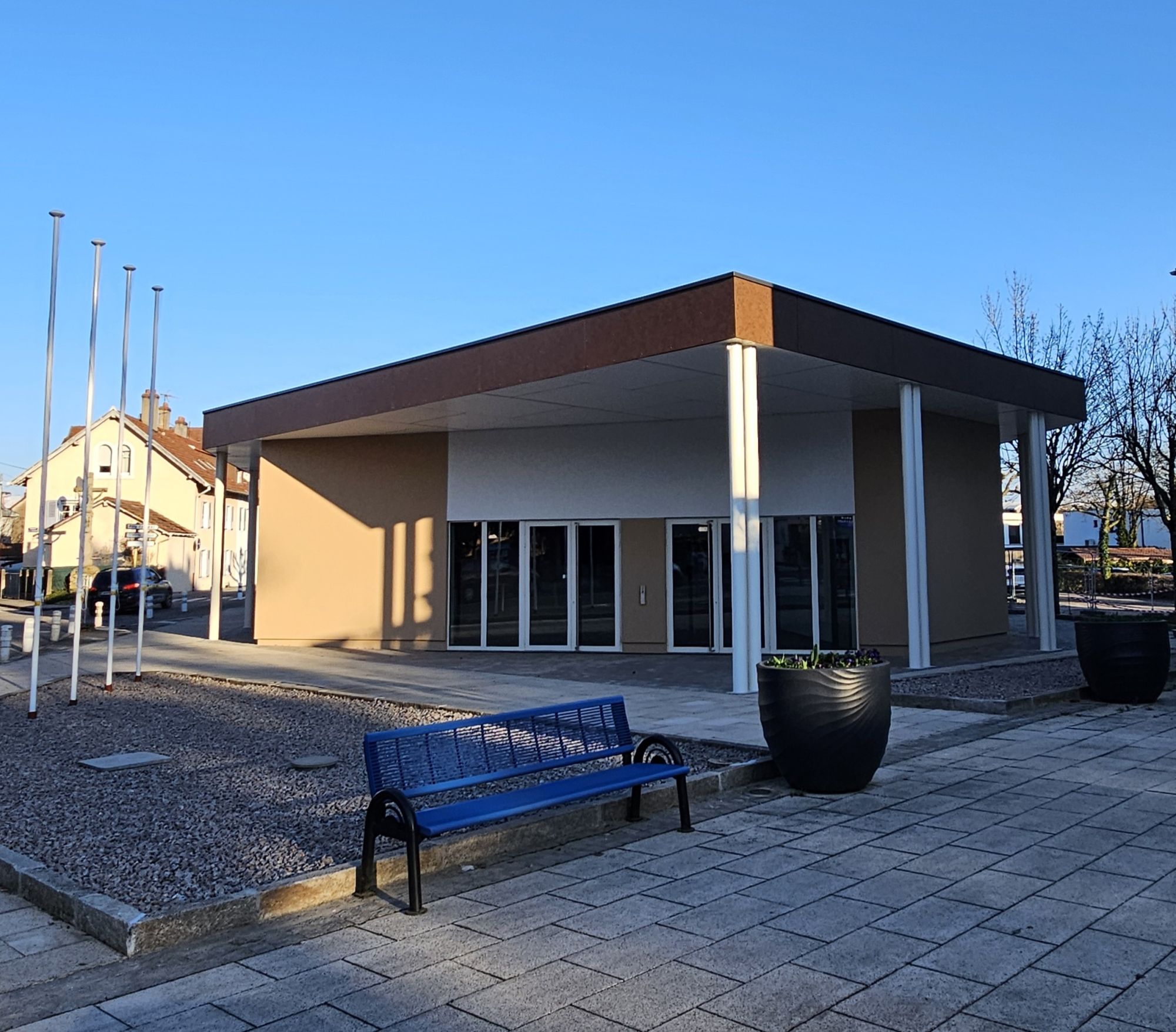 Nouvelle annexe de la mairie - Nouvelle salle du CM 2026 On yvoit la nouvelle salle du CM à côté de la mairie de Cernay - 2026