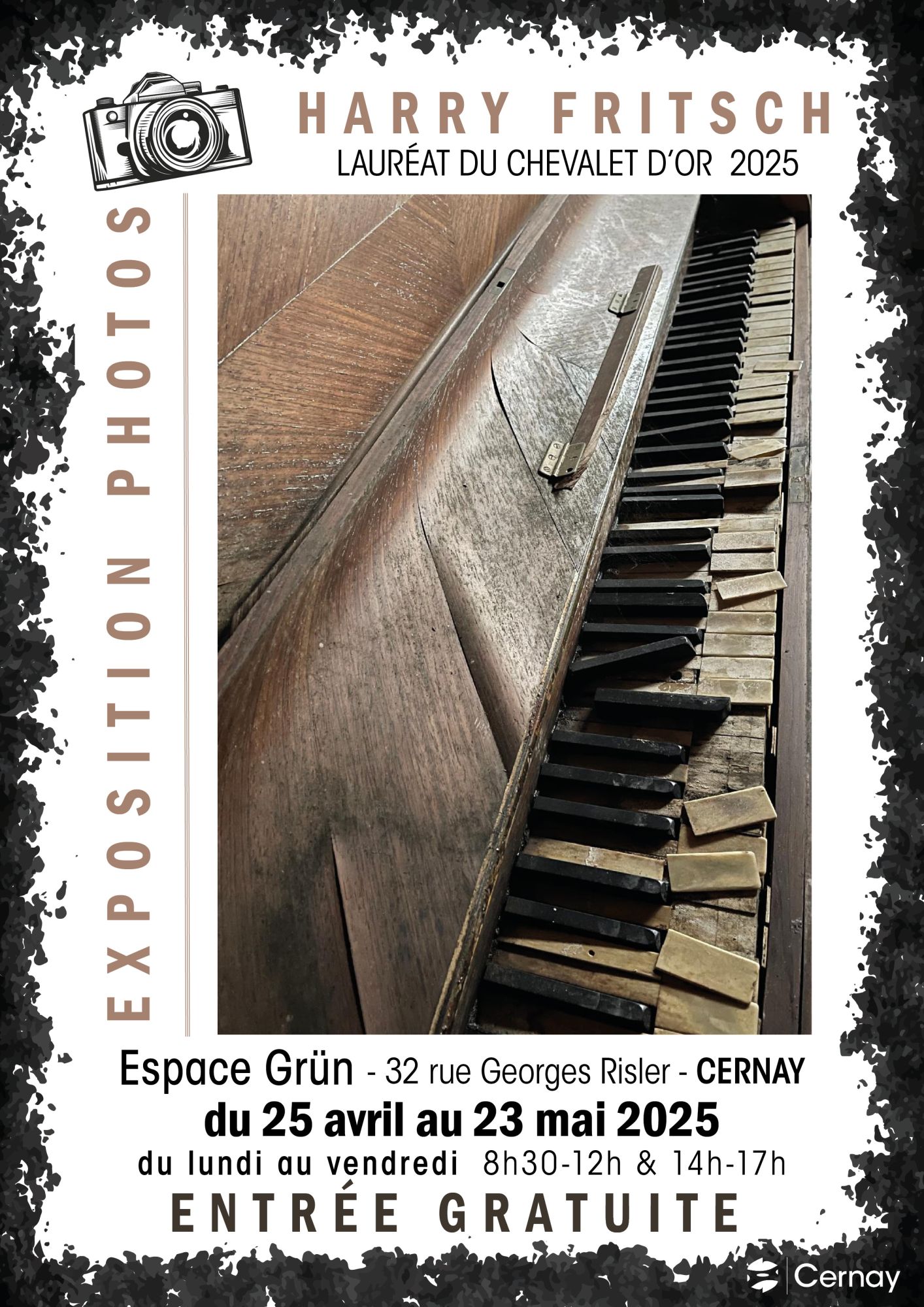 Sur l'affiche on voit la photo d'un vieux piano aux touches abimées