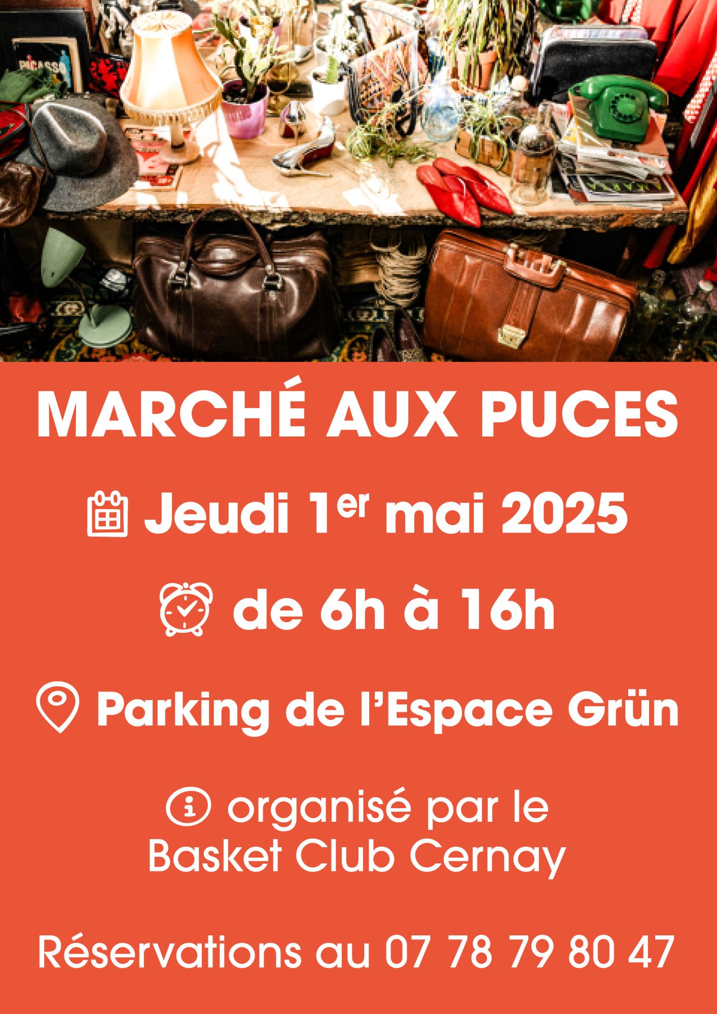 En haut de page on y voit diverses ojets : lampes, chaussures, valise, vieux téléphone... qui sont posés sur une table et sur le sol