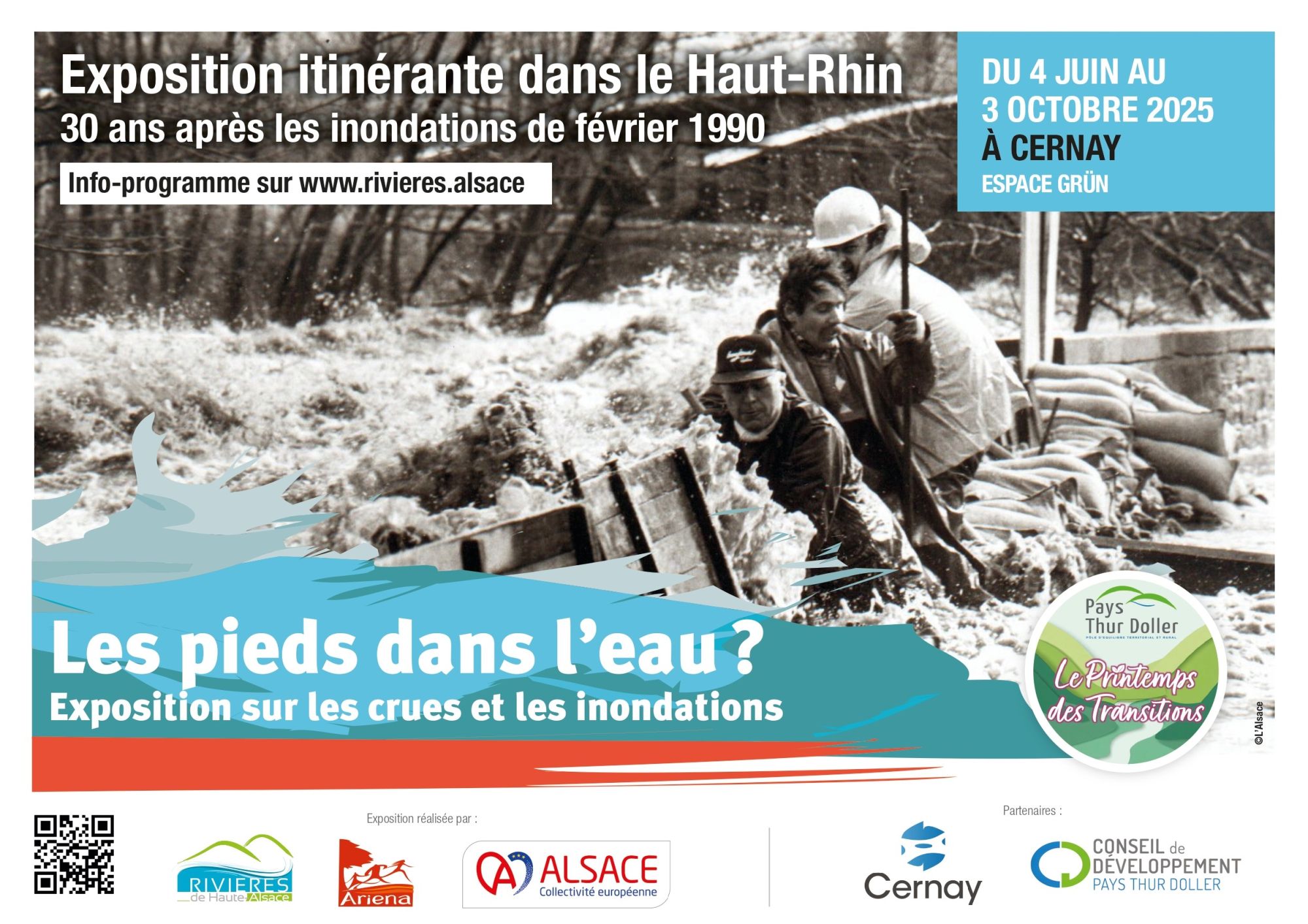 Sur l'affiche, on y voit une photo en noir et blanc avec 3 personnes qui ont fait un barage avec des sacs de sable, mais l'eau passe tout de même le barage