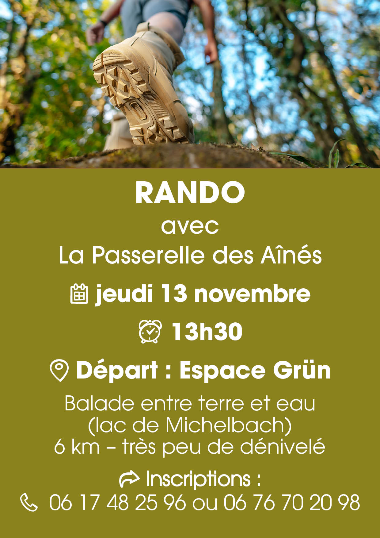 On voit des chaussures de marcheur et en fond des arbres