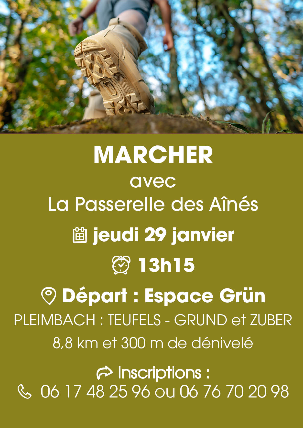 On y voit des pieds dans une for&ecirc;t avec des chaussures de randonn&eacute;e