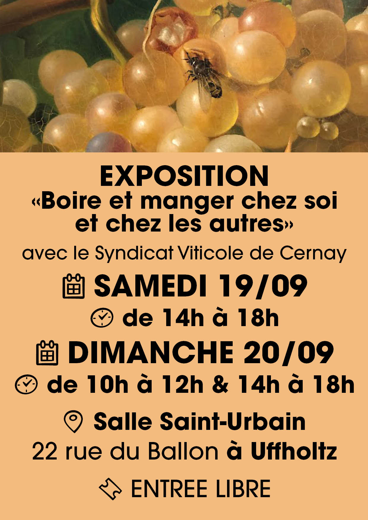 On y voit une grappe de raisins jaune avec une abeille sur un grain de raisin