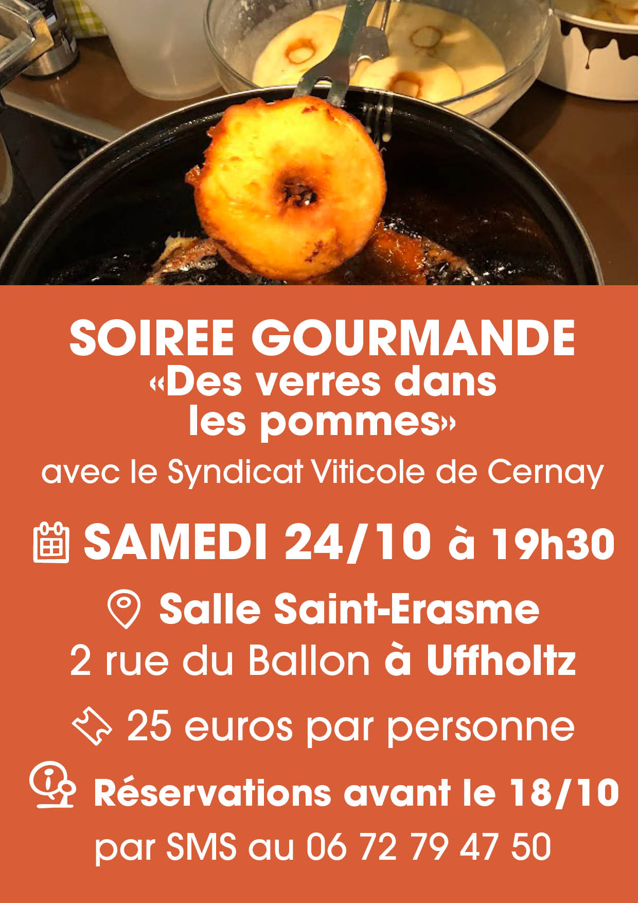 On y voit un casserole avec un beignet de pomme.