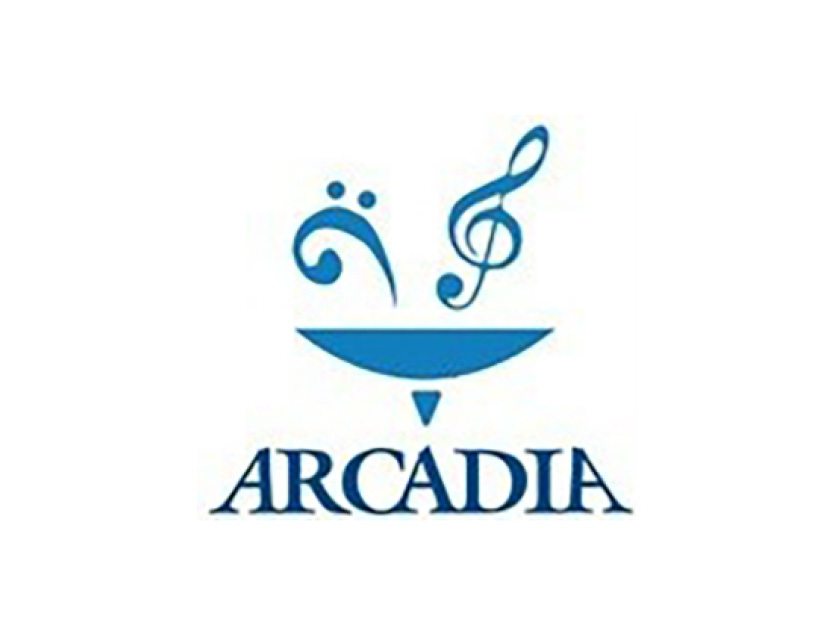 ON y voit une clé de sol dans une coupelle bleue et le nom ARCADIA en dessous